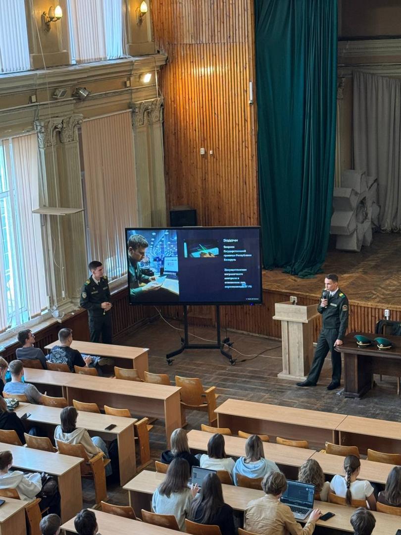 Представители пограничного отряда «Минск» провели профориентационную встречу с учащимися, посвящённую службе в национальном аэропорту