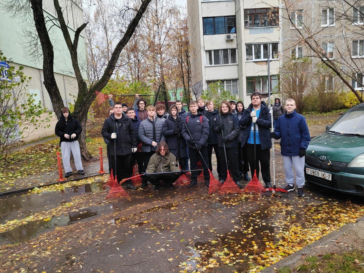 Students of study group 5K9091 restore order on the territory of ZhES-4 of the Sovetsky district