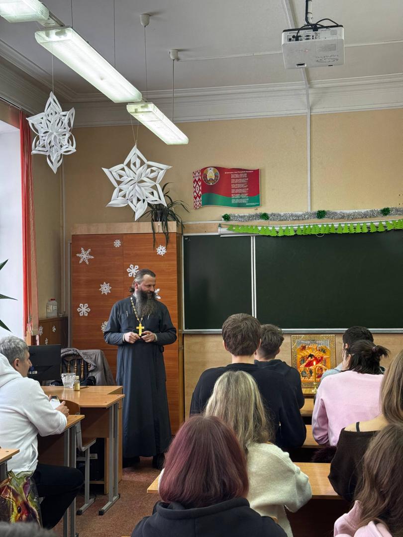 Групу 5к9392 Мінскага радыётэхнічнага каледжа наведаў іерэй Сергій Фалей з Елісавецінскага жаночага манастыра.