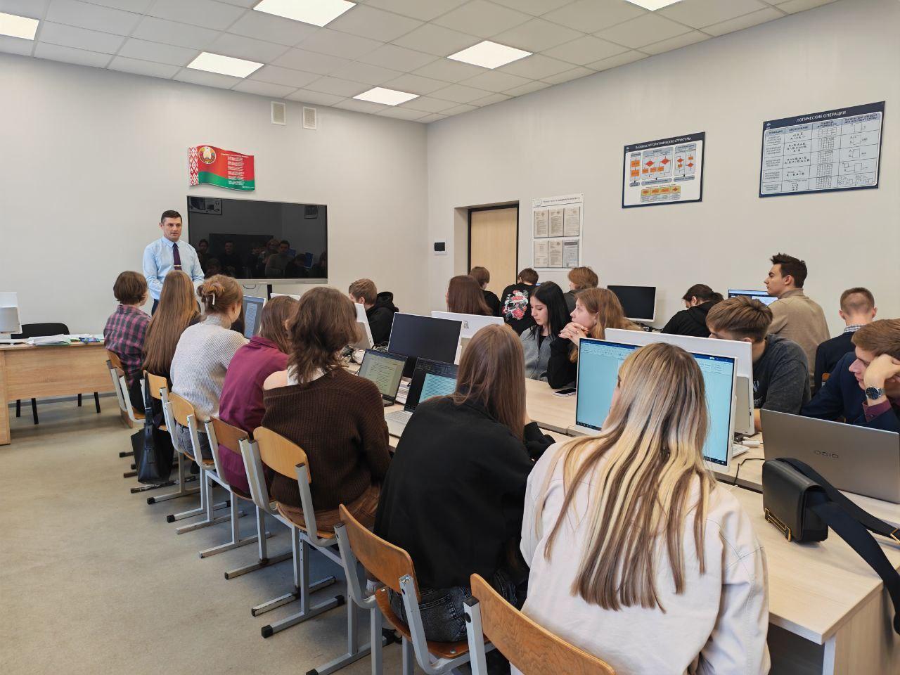 Состоялась встреча учащихся с представителями Департамента криминальной разведки МВД Республики Беларусь