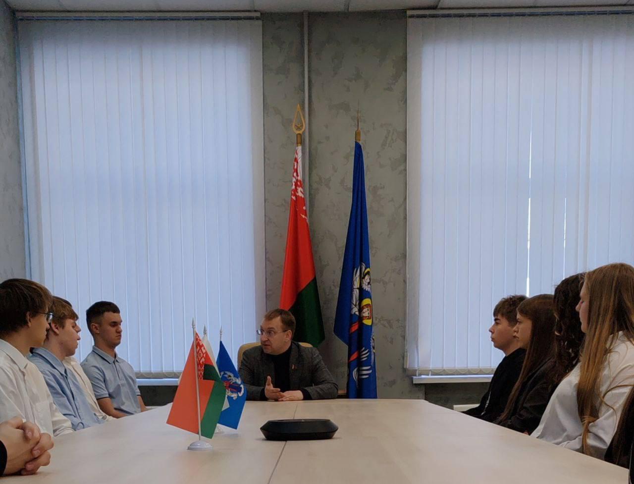 В колледже состоялась встреча учащихся с Сергеем Михайловичем Клишевичем, депутатом Палаты представителей Национального собрания Республики Беларусь седьмого созыва и членом Постоянной комиссии по образованию, культуре и науке