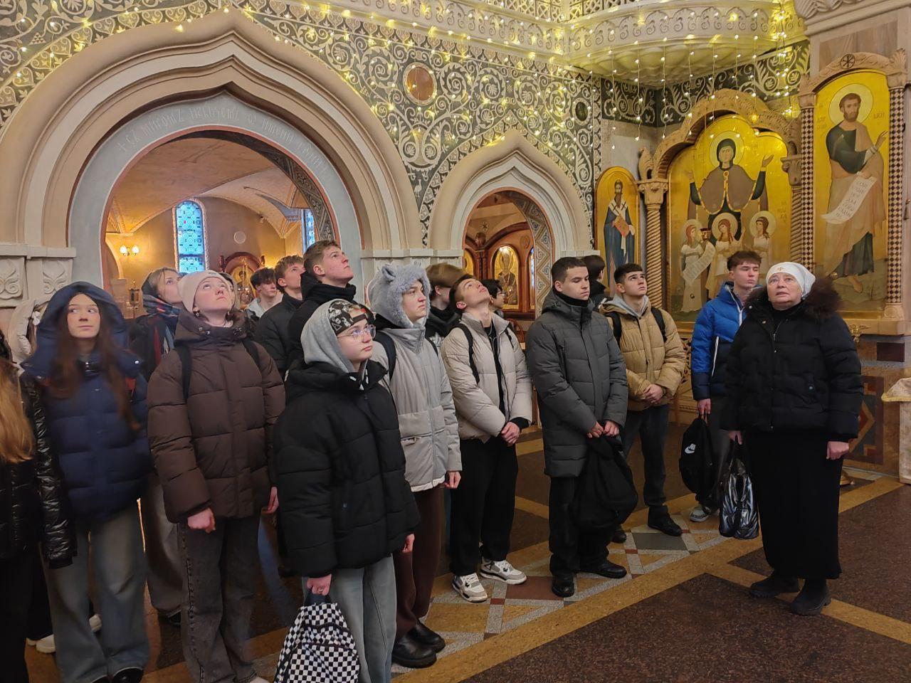 Студэнты Мінскага радыётэхнічнага каледжа наведалі Свята-Елісавецінскі манастыр