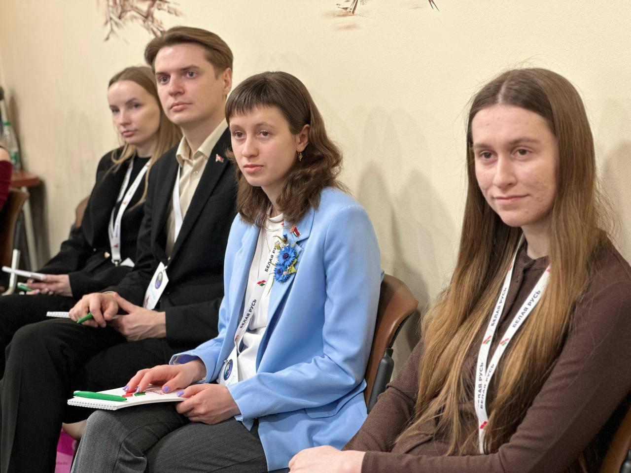 College teacher Maya Yurievna Romanyuk took part in a meeting of the youth analytical group “Rakurs” with media expert Olga Zuenok