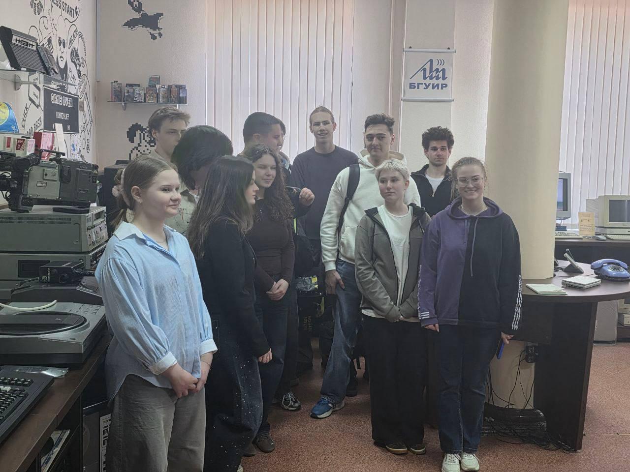 Учащиеся Минского радиотехнического колледжа Савицкая Юлия и Васьковцова Лилия провели увлекательную экскурсию в Музее ретрокомпьютеров Bytespace