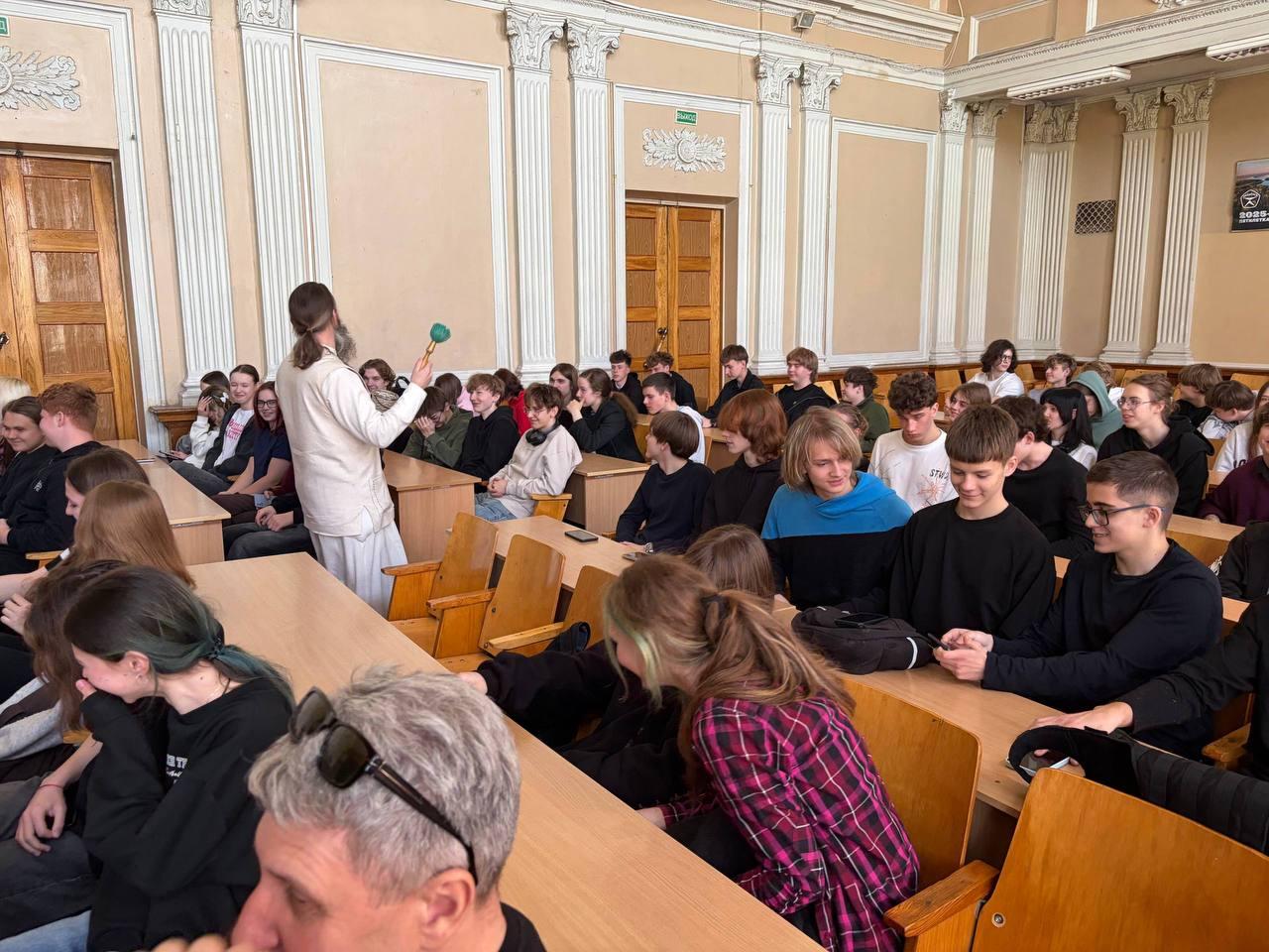 Встреча учащихся с иереем Свято-Елисаветинского монастыря отцом Сергием Фалеем