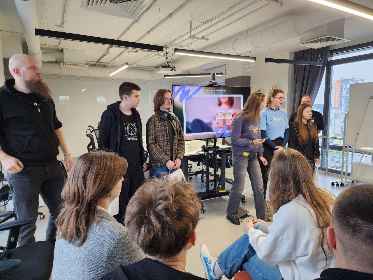 Група 3к9391 адправілася на экскурсію ў кампанію LeverX