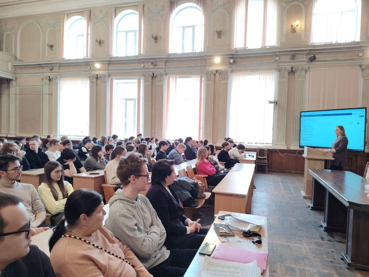 A meeting on technological practice was held in the assembly hall for students of the graduating groups of the computer technology department