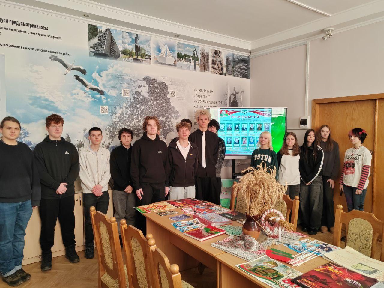 Удзельнікі ваенна-патрыятычнага клуба «Патрыёт» і навучэнцы вучэбнай групы 5К9591 наведалі Музей гістарычнай памяці.