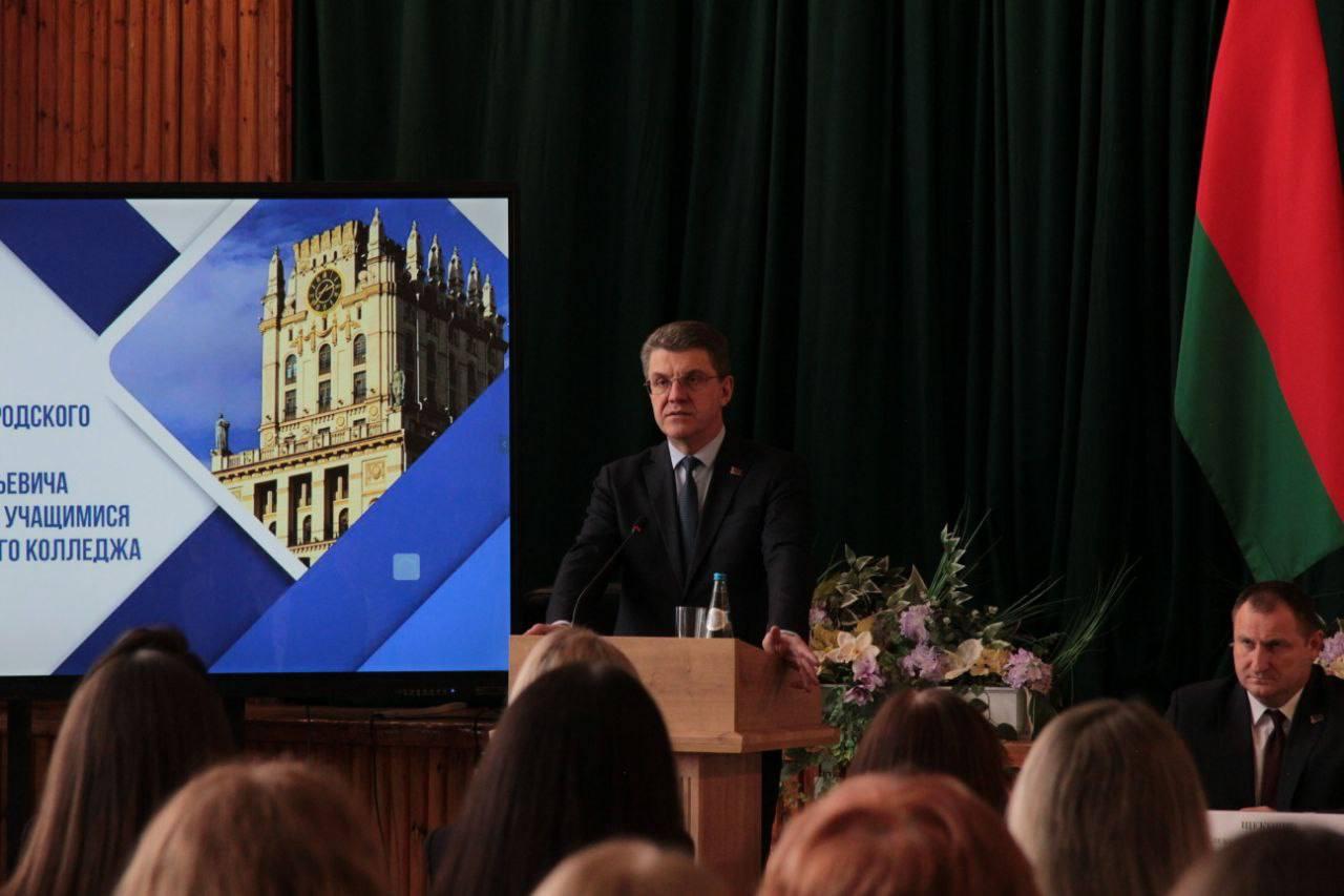 Встреча председателя Минского городского исполнительного комитета Владимира Евгеньевича Кухарева с трудовым коллективом и учащимися образовательного учреждения