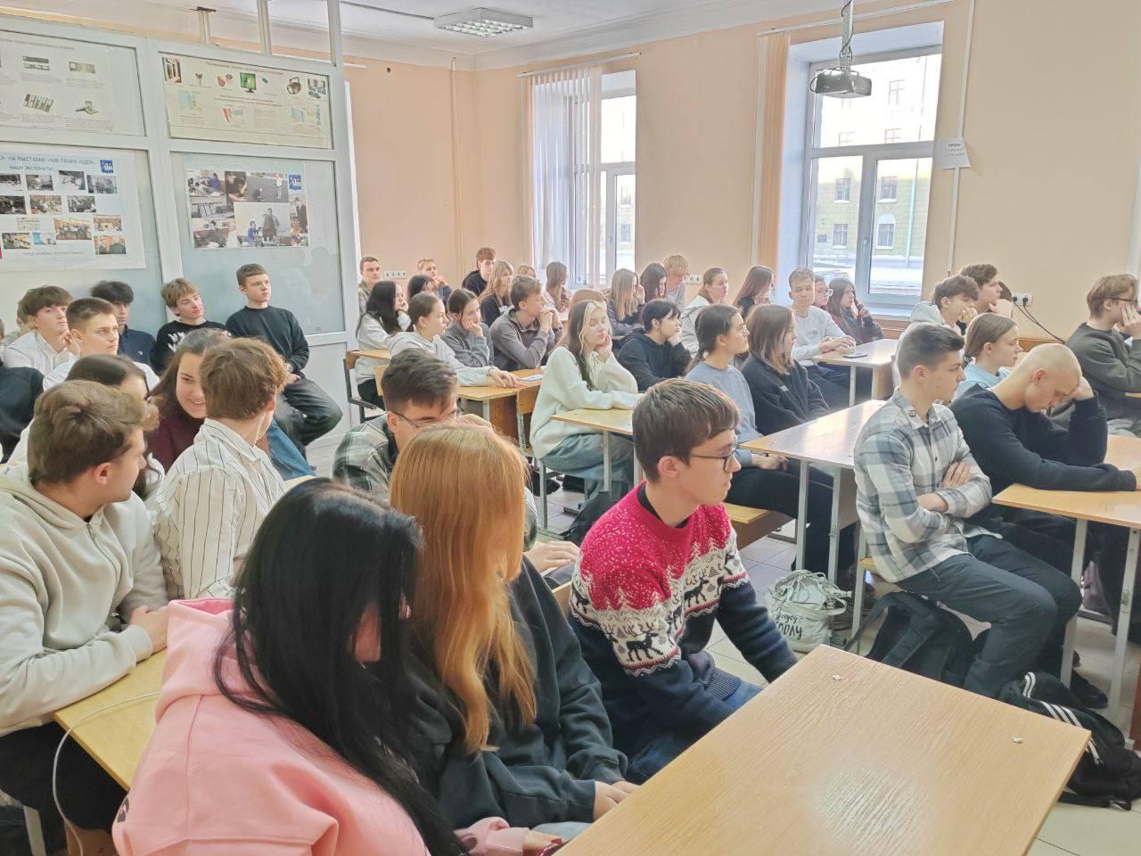 Нашым госцем быў уласны карэспандэнт тэлекампаніі "Ваен ТВ".