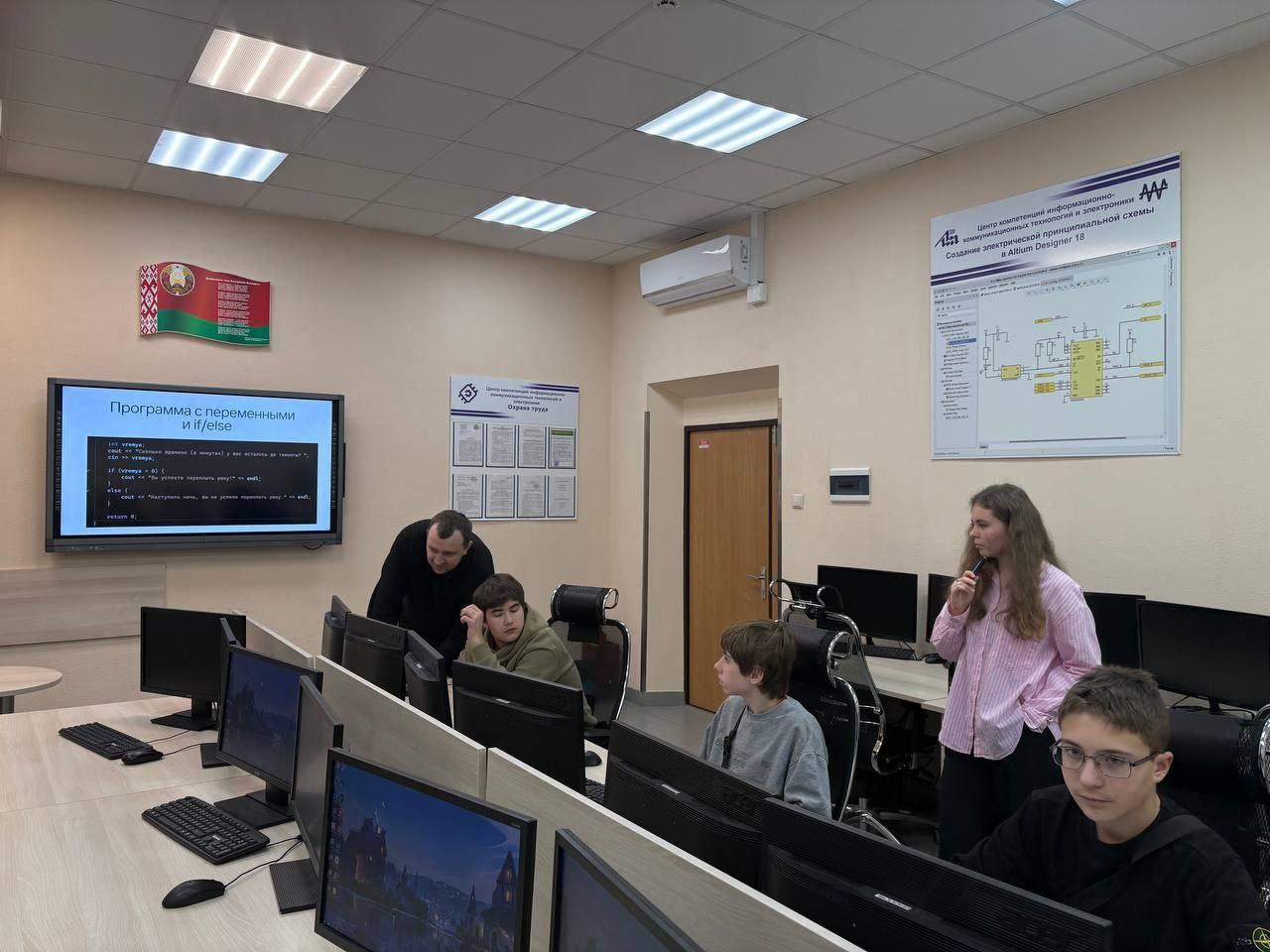 Today, a master class on programming in C was held at the college's Competence Center!