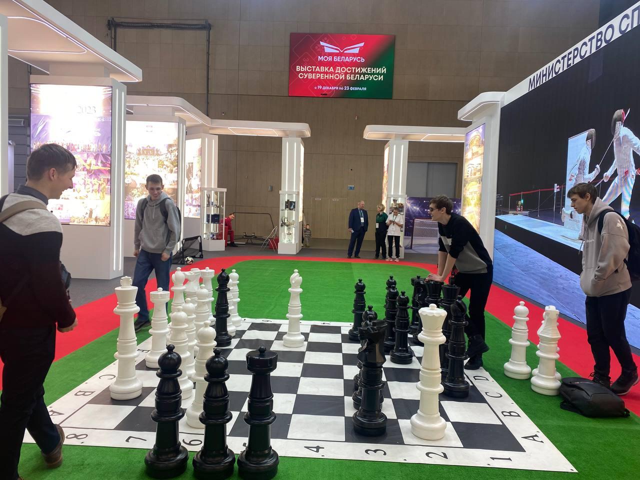 Студэнты групы 4к9391 разам з выкладчыкам Раманюк М. Ю. наведалі выставу дасягненняў суверэннай Беларусі “Мая Беларусь”