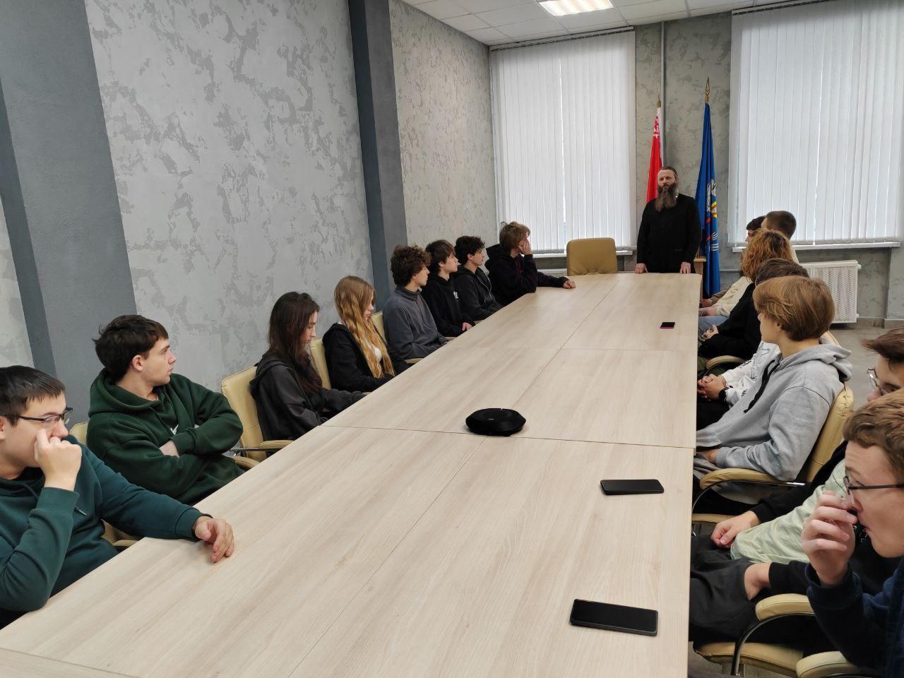 Минский радиотехнический колледж посетил иерей Сергий Фалей