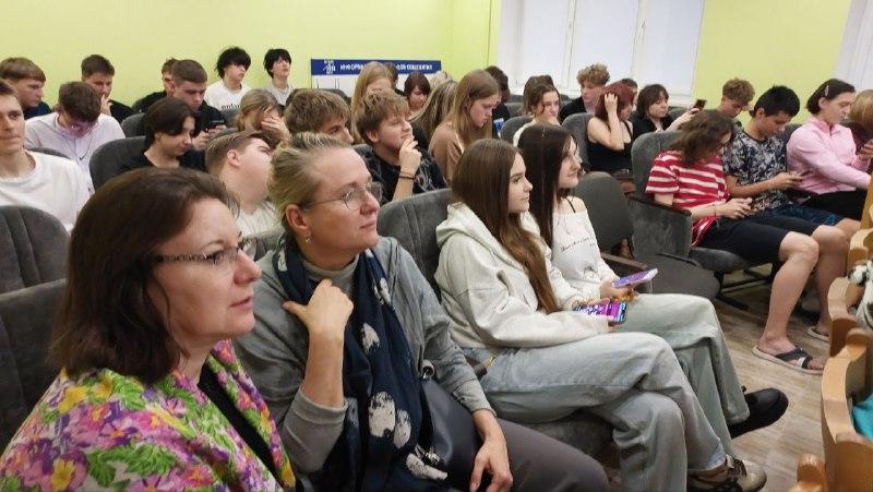 В актовом зале общежития прошло мероприятие «День доброты и квизов»