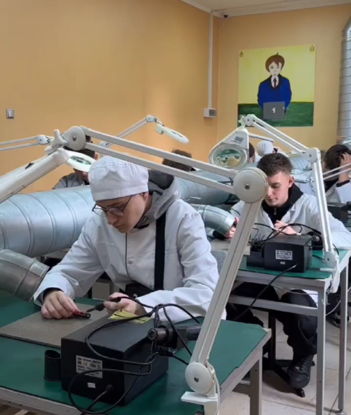 Цэнтру кампетэнтнасці наведалі студэнты навучальнай установы "Дзяржаўны каледж Molodechno"