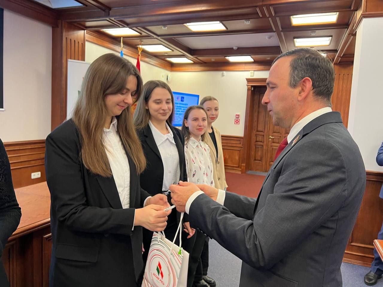 At the educational institution "Belarusian State University of Informatics and Radio Electronics" a ceremonial presentation of membership cards of the ROO "Belaya Rus" to teachers took place