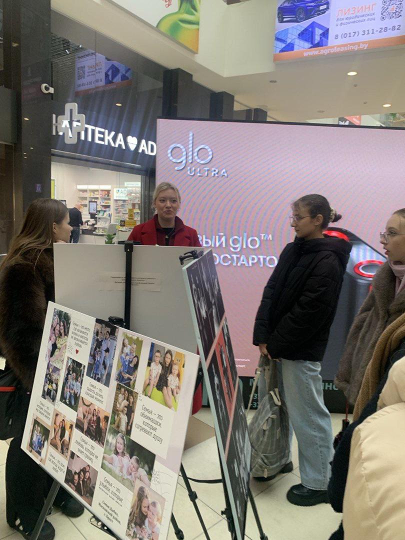 Students of group 5k9391, accompanied by the curator of the study group Melekhovets T. I. visited an exhibition dedicated to International Family Day