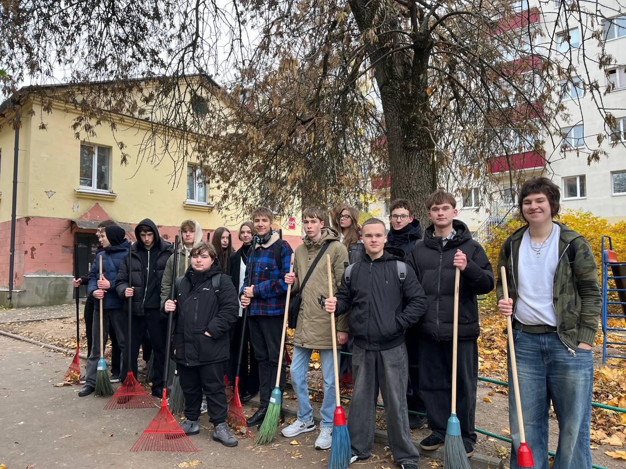Навучэнцы групы 5К9791 прынялі ўдзел у суботніку ў Савецкім раёне Мінска