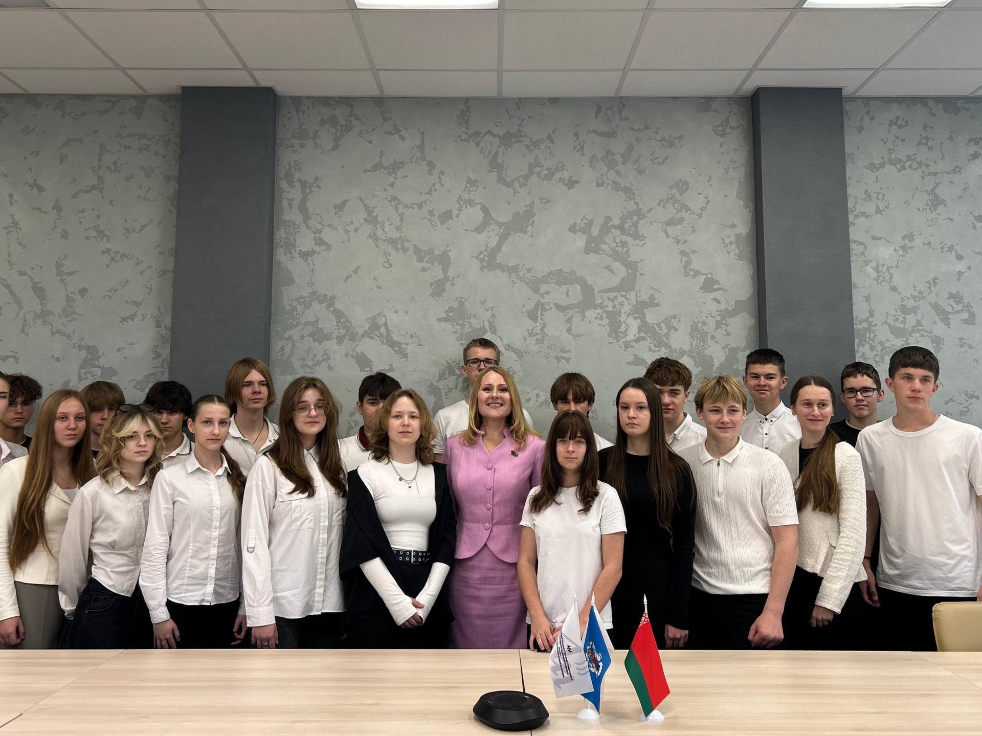 Состоялась встреча учащихся, приуроченная ко Дню народного единства Республики Беларусь