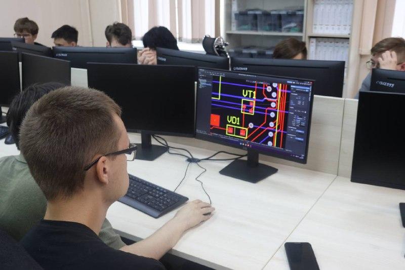 Прайшоў конкурс па электроніцы з міжнародным удзелам