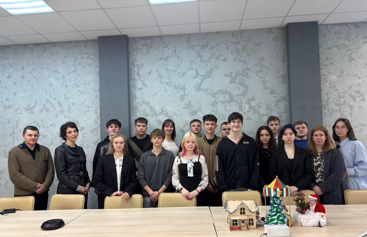 У Мінскім радыётэхнічным каледжы прайшоў першы этап міжнароднага конкурсу інжынерных талентаў “Тэхнічны вынаходнік”. Навагоднія ідэі 2026»