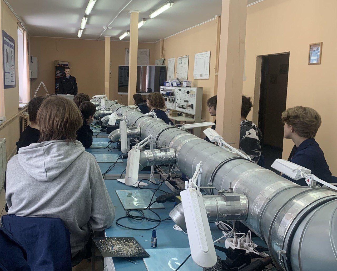 A meeting was held between Nikita Ivanovich Bogatov, inspector of the IDN of the administration of the Sovetsky district of Minsk, and students