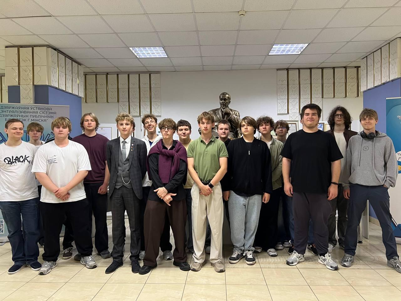 Group 5K9091 visited the Yanka Kupala Central Library in Minsk 📚✨. The event was dedicated to the theme “There is life and sovereignty in the world” 🌍✌️