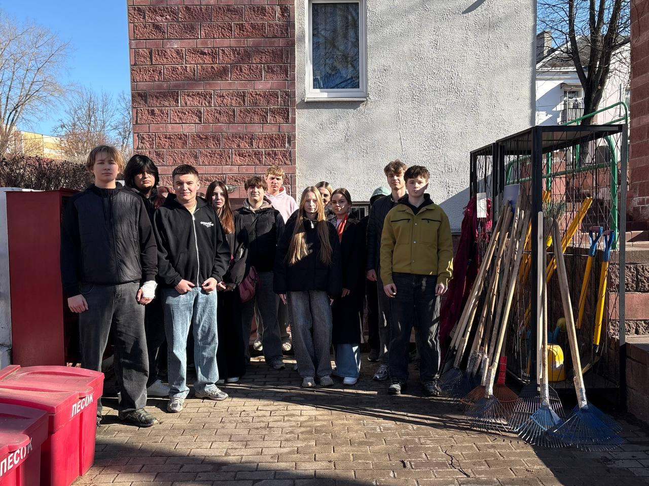 College students, with the support of the Belarusian Republican Youth Union, took part in the improvement of the military cemetery of our city