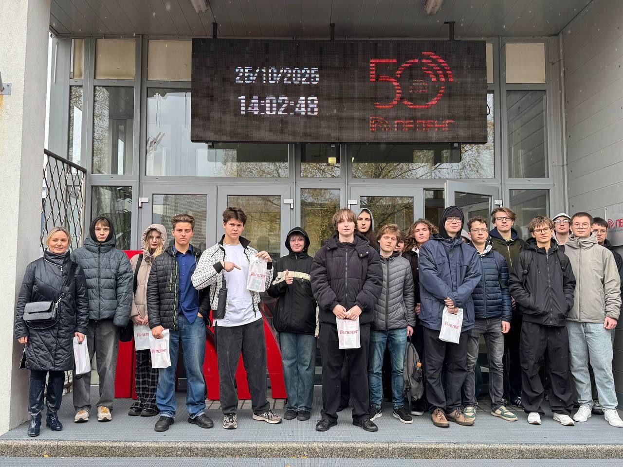 Студэнты радыётэхнічнага факультэта і факультэта электронікі наведалі ААТ «Пеленг».