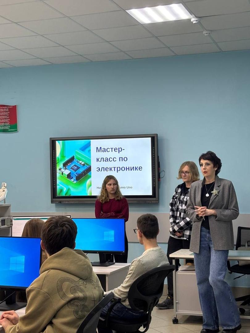 Майстар-клас па электроніцы для школьнікаў!