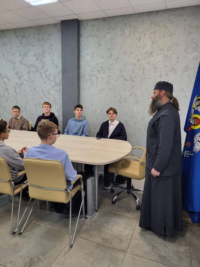 Meeting of students with the clergy of the St. Elisabeth Monastery