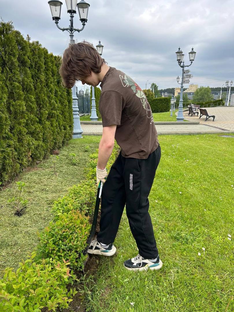 Students took part in the improvement of the territory of the Temple-Monitor in honor of all saints