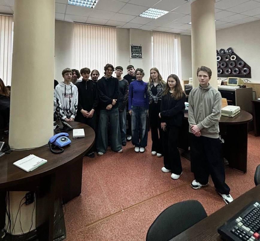 The Center for Competence and the Exhibition of Retro -Computers of Computers was visited by students of Chuo "College of Business and Law"