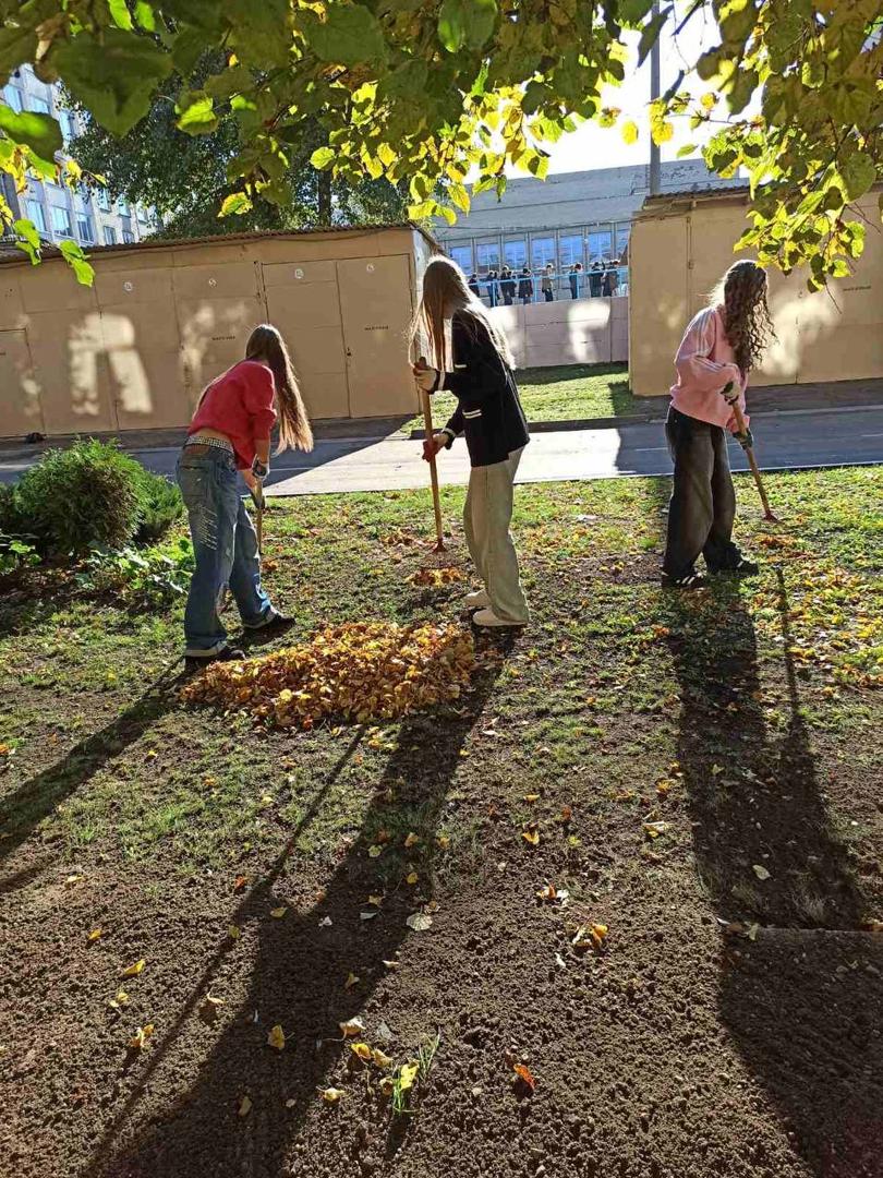 Students took part in cleaning the area along Petrusya Brovki Street