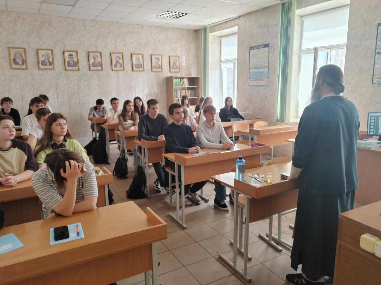 Сустрэча студэнтаў з духавенствам святога Элісаветынскага манастыра, Іеры Сергій Фалі