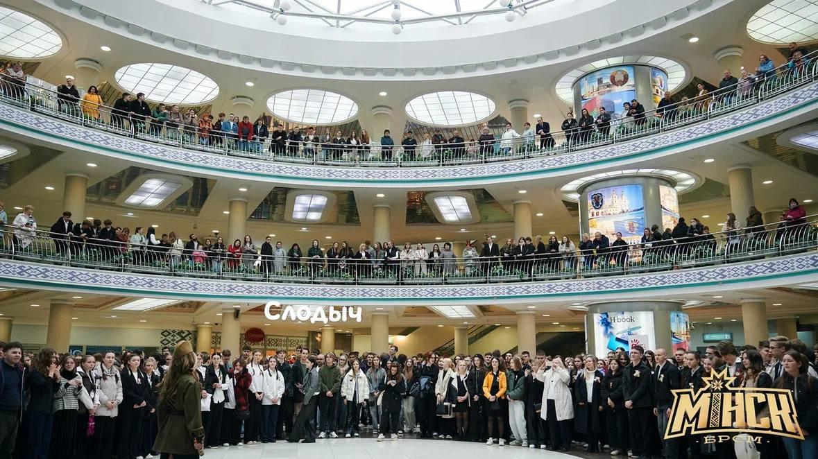 Students became participants in the patriotic project from Minsk | BRSM | “Native songs. Let's sing together "