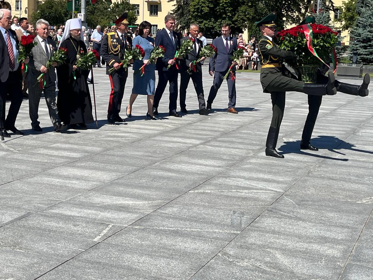 In Minsk, a ceremony of laying flowers to the Victory monument was held
