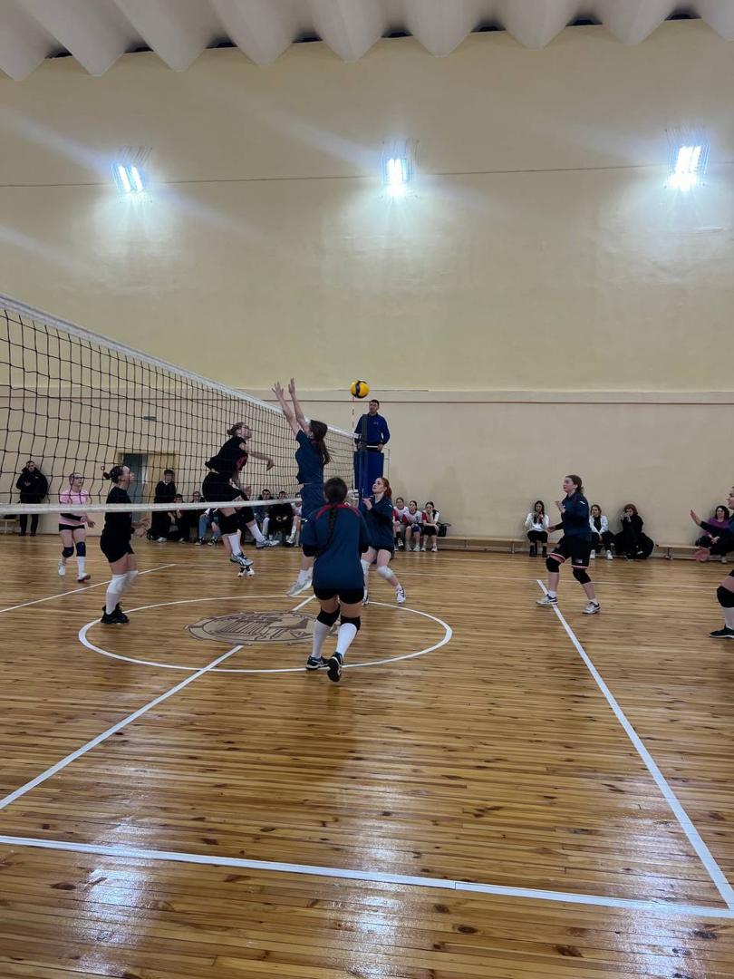 City volleyball competitions in the framework of the sports day among college students among girls